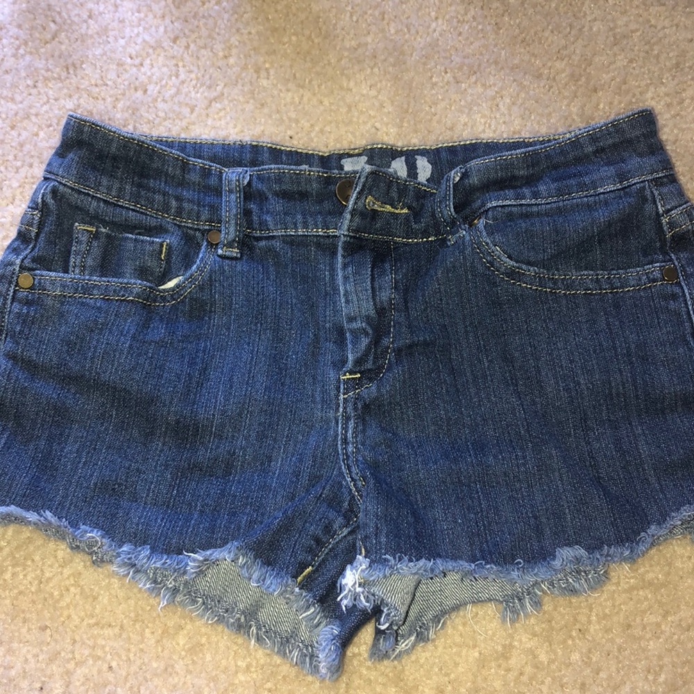 Super cute SL8 booty shorts!